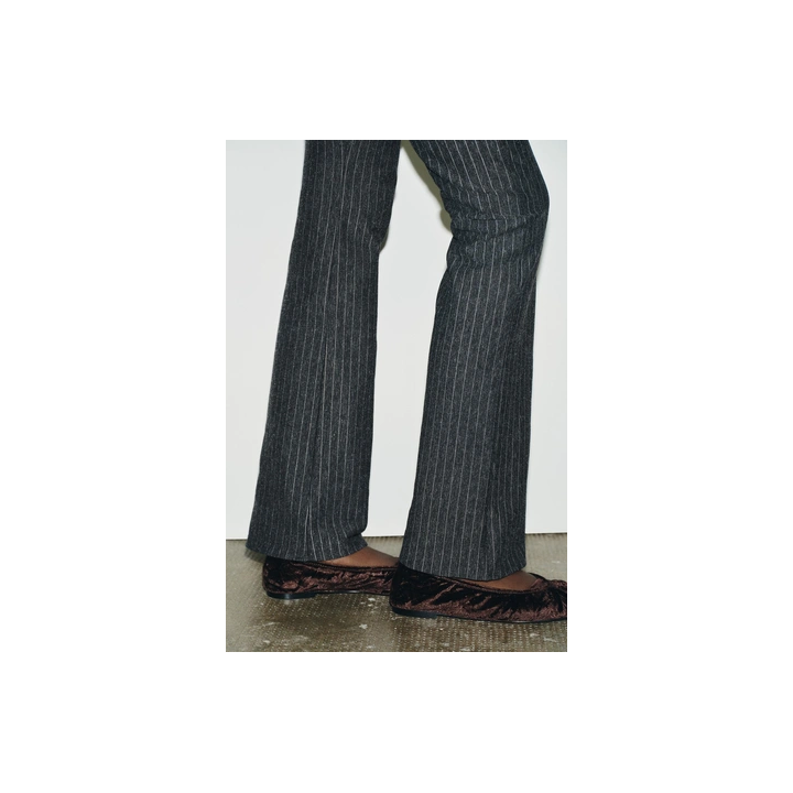 БАЛЕТКИ ИЗ ВЕЛЬВЕТА С РЕМЕШКАМИ