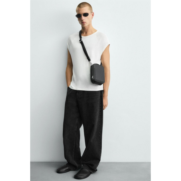 Кожаная сумка через плечо с текстурой