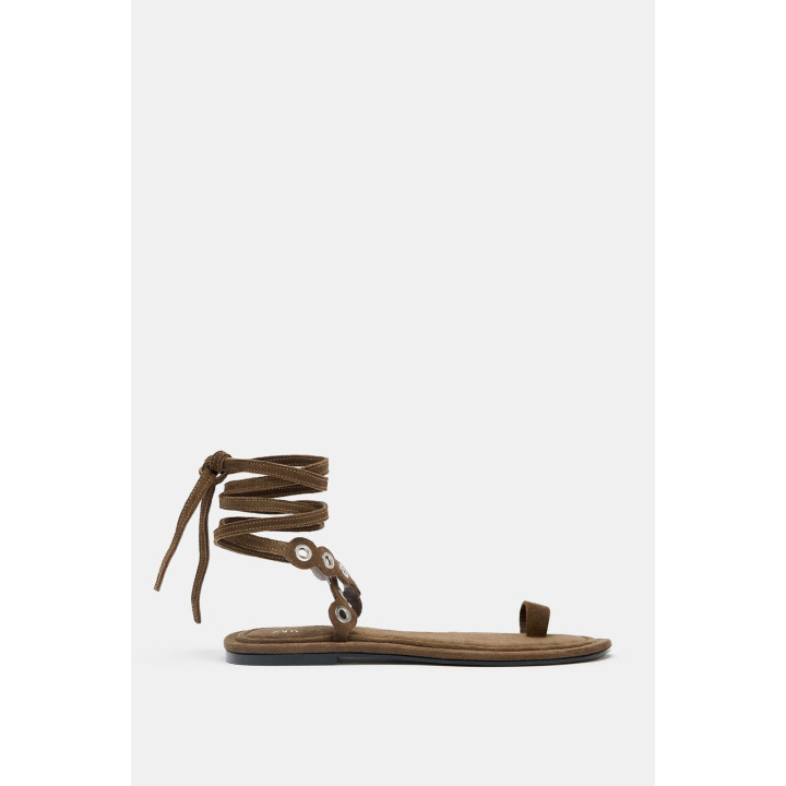 КОЖАНЫЕ САНДАЛИИ С МЕТАЛЛИЧЕСКИМИ ЛЮВЕРСАМИ