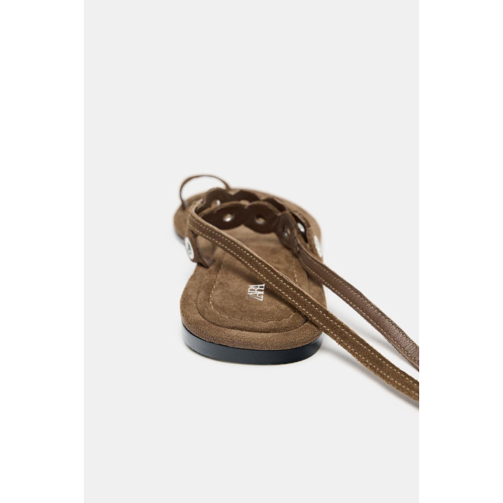 КОЖАНЫЕ САНДАЛИИ С МЕТАЛЛИЧЕСКИМИ ЛЮВЕРСАМИ