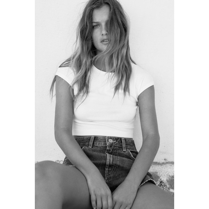 Хлопковая модальная футболка-короткая