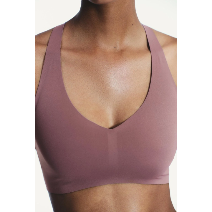 БЕСШОВНЫЙ ТОП ИЗ ПОЛИАМИДА