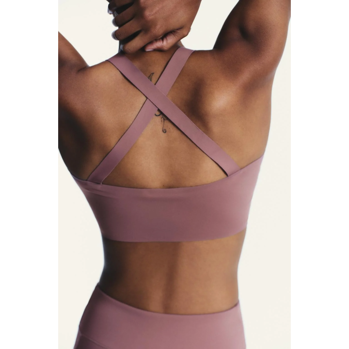 БЕСШОВНЫЙ ТОП ИЗ ПОЛИАМИДА