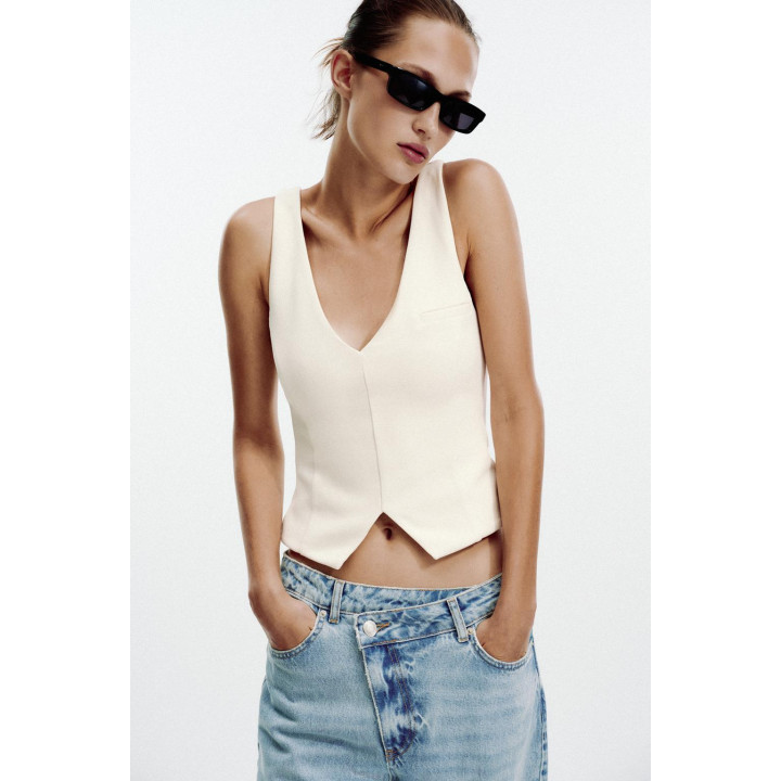 ТОП ИЗ ИНТЕРЛОКА С V-ОБРАЗНЫМ ВЫРЕЗОМ