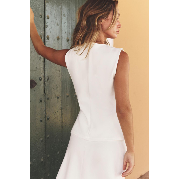 ЖИЛЕТ ИЗ САРЖИ С ПУГОВИЦАМИ