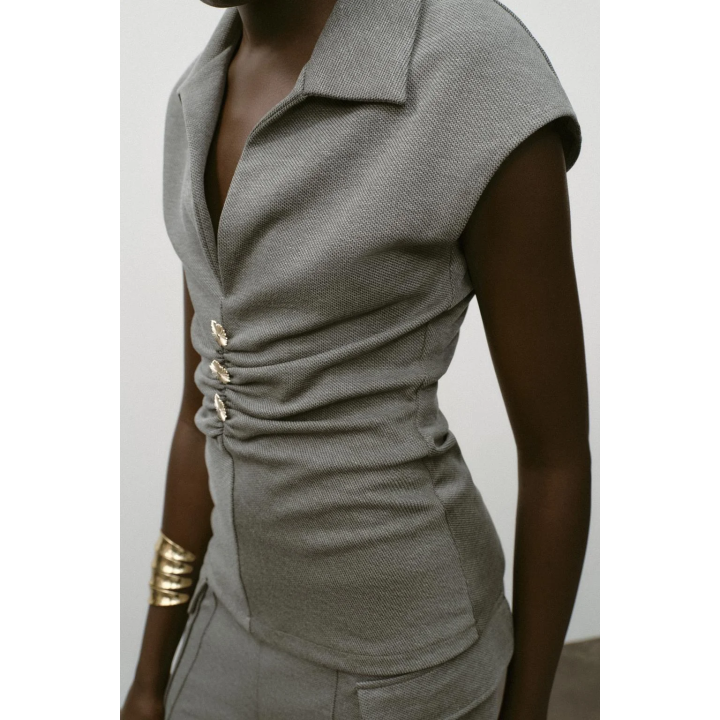 ТОП ИЗ ПИКЕ С ПУГОВИЦАМИ