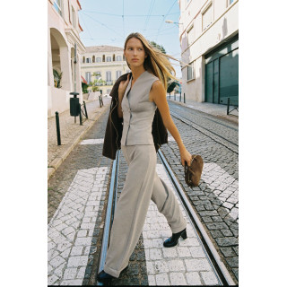 ЖИЛЕТ ИЗ САРЖИ НА ПУГОВИЦАХ