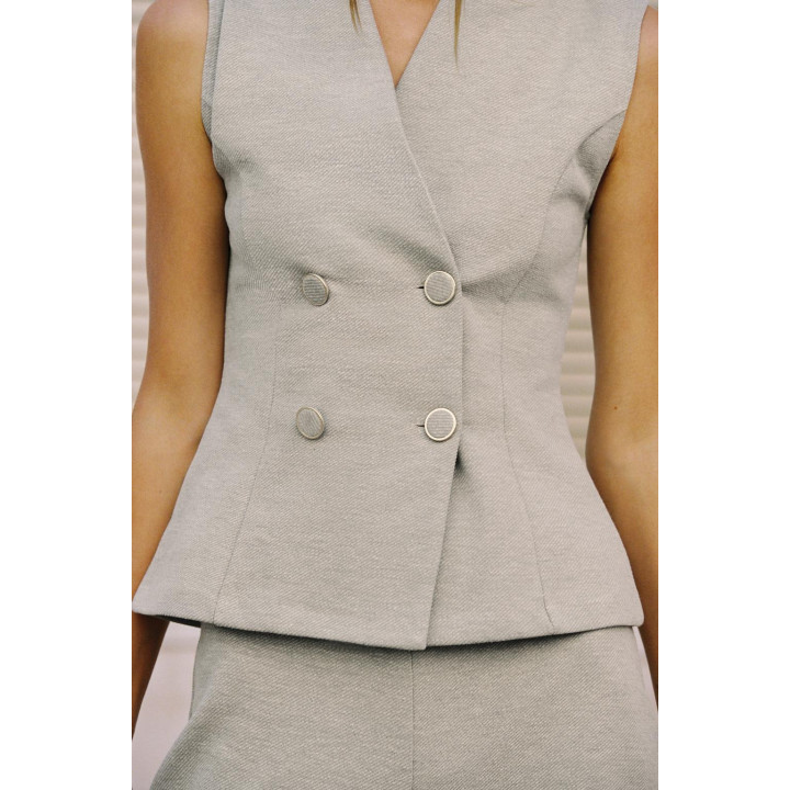 ЖИЛЕТ ИЗ САРЖИ НА ПУГОВИЦАХ