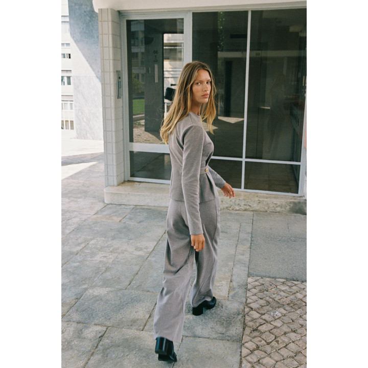 ТОП ИЗ САРЖИ С ПУГОВИЦАМИ