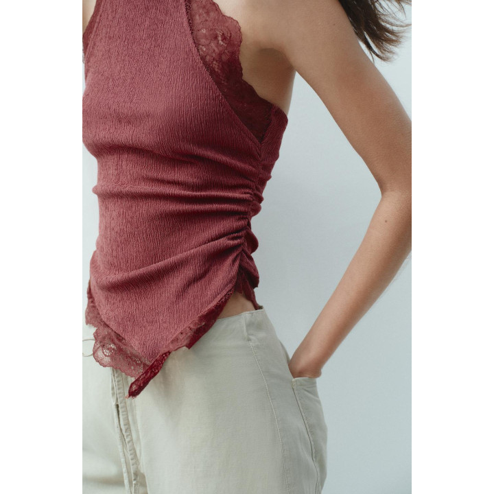 ТЕКСТУРИРОВАННЫЙ ТОП-ХАЛТЕР С КРУЖЕВОМ