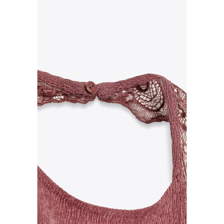 ТЕКСТУРИРОВАННЫЙ ТОП-ХАЛТЕР С КРУЖЕВОМ