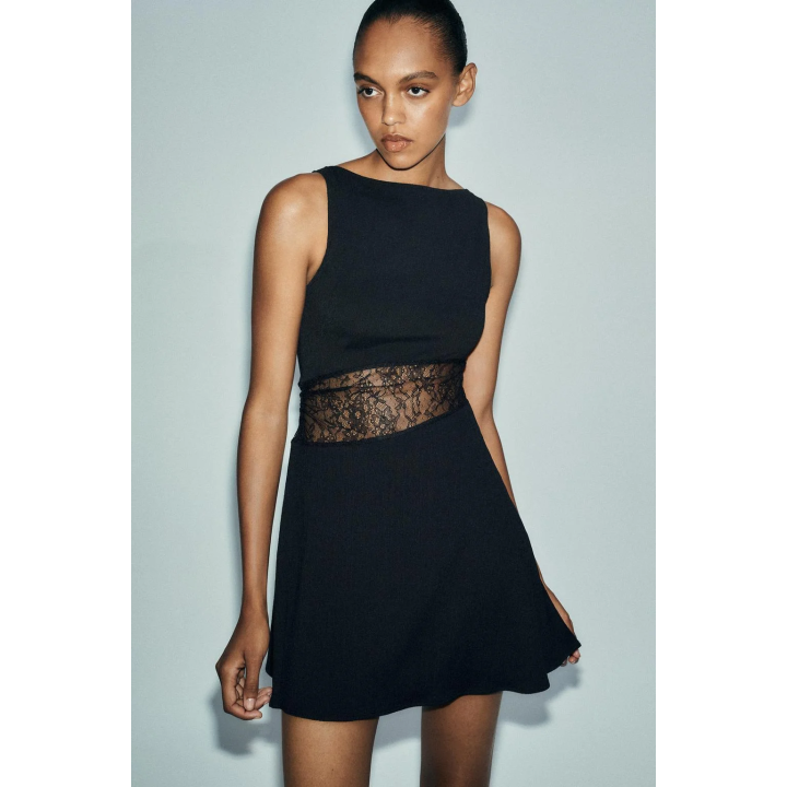 КОРОТКОЕ ПЛАТЬЕ С КРУЖЕВОМ