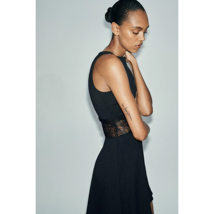 КОРОТКОЕ ПЛАТЬЕ С КРУЖЕВОМ