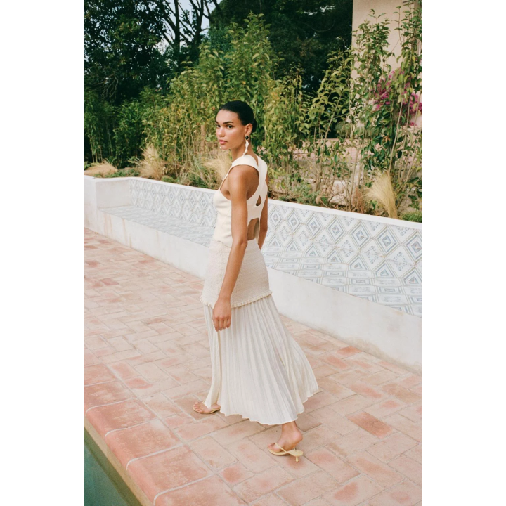 ТРИКОТАЖНЫЙ ТОП С ВЫРЕЗОМ НА СПИНЕ