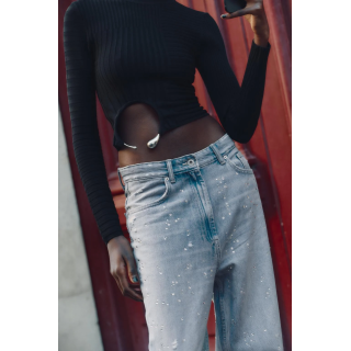 Топ с рельефным трикотажем и аппликацией