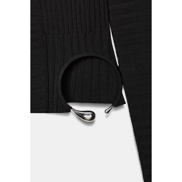 Топ с рельефным трикотажем и аппликацией