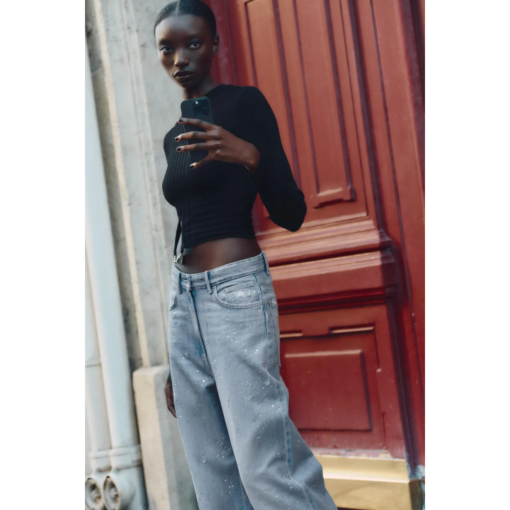 Топ с рельефным трикотажем и аппликацией