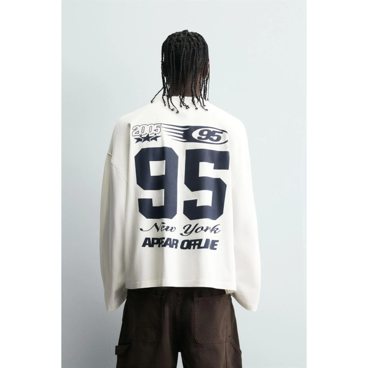 ФУТБОЛКА С КОНТРАСТНЫМ ТЕКСТОВЫМ ПРИНТОМ