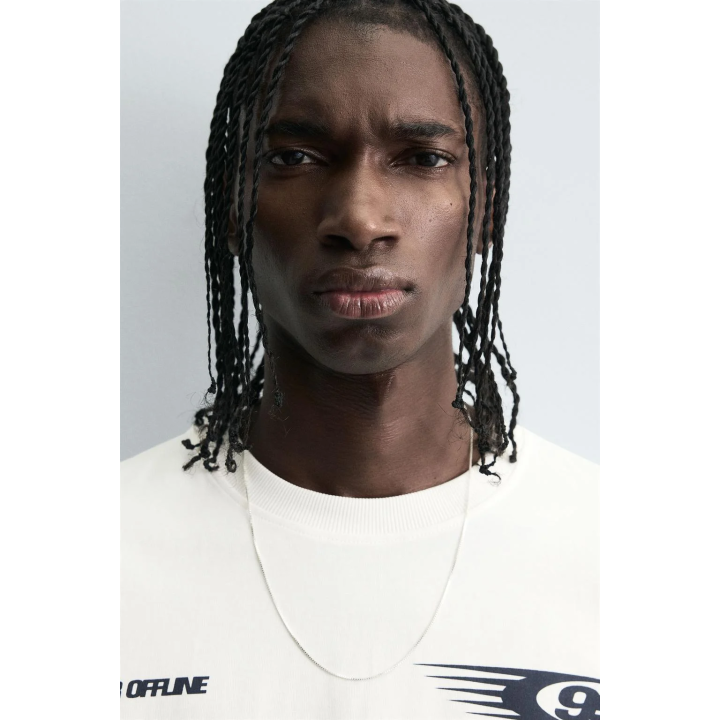 ФУТБОЛКА С КОНТРАСТНЫМ ТЕКСТОВЫМ ПРИНТОМ