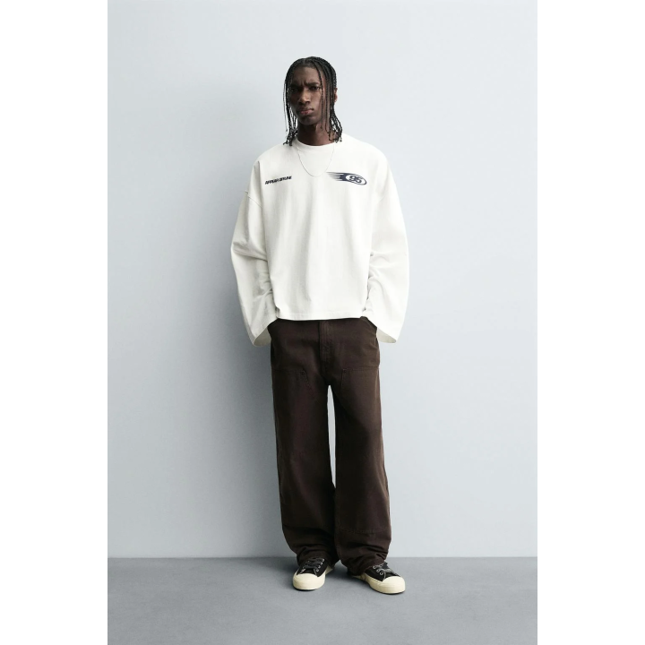 ФУТБОЛКА С КОНТРАСТНЫМ ТЕКСТОВЫМ ПРИНТОМ