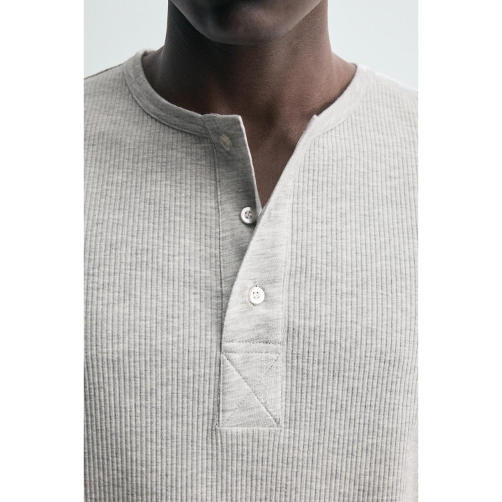 ФУТБОЛКА С ВОРОТНИКОМ НА ПУГОВИЦАХ