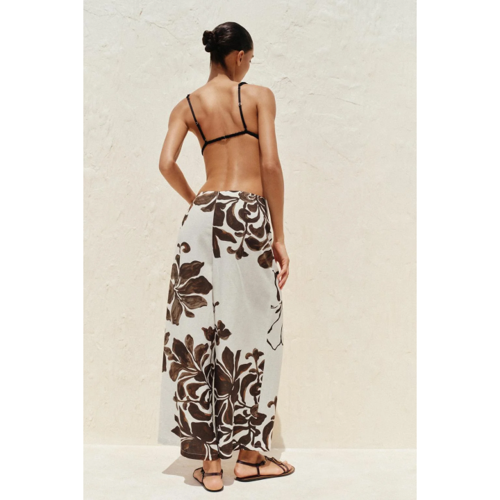 БРЮКИ С ЗАПА́ХОМ И ЦВЕТОЧНЫМ ПРИНТОМ