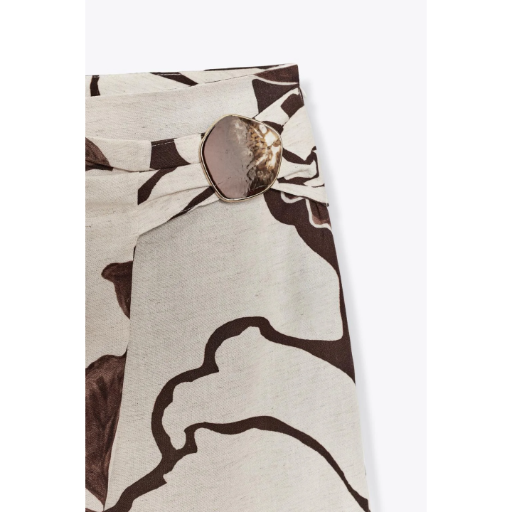 БРЮКИ С ЗАПА́ХОМ И ЦВЕТОЧНЫМ ПРИНТОМ