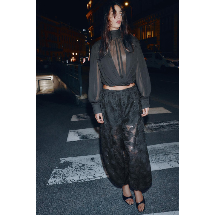 Блузка с запахом и воздушными рукавами с запахом