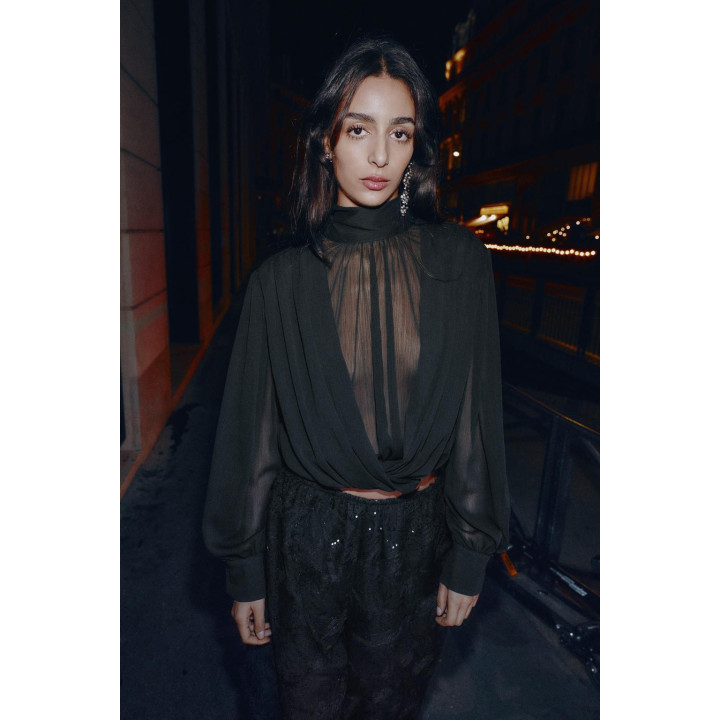 Блузка с запахом и воздушными рукавами с запахом