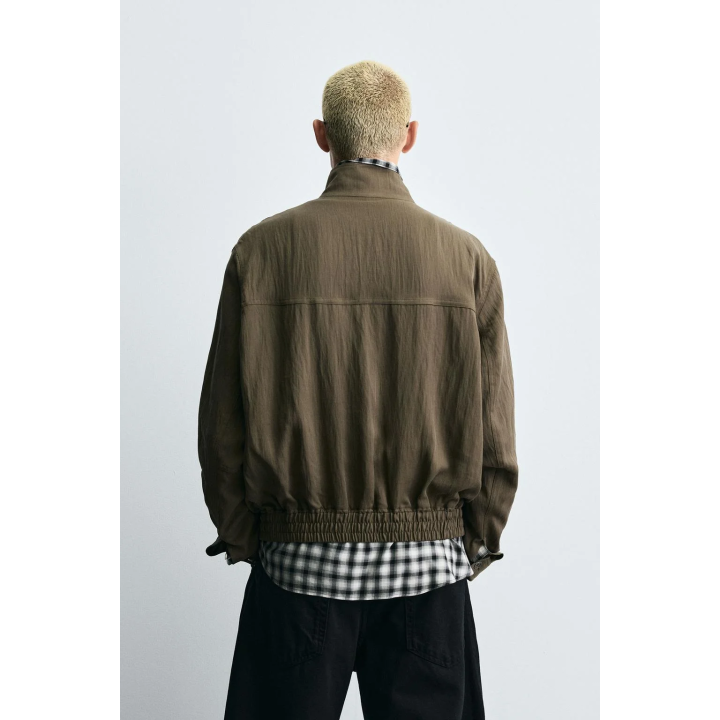 КУРТКА ИЗ СТРУЯЩЕЙСЯ ТКАНИ СВОБОДНОГО КРОЯ