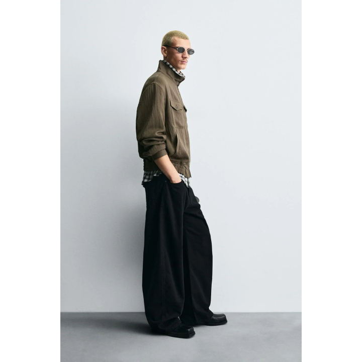 КУРТКА ИЗ СТРУЯЩЕЙСЯ ТКАНИ СВОБОДНОГО КРОЯ