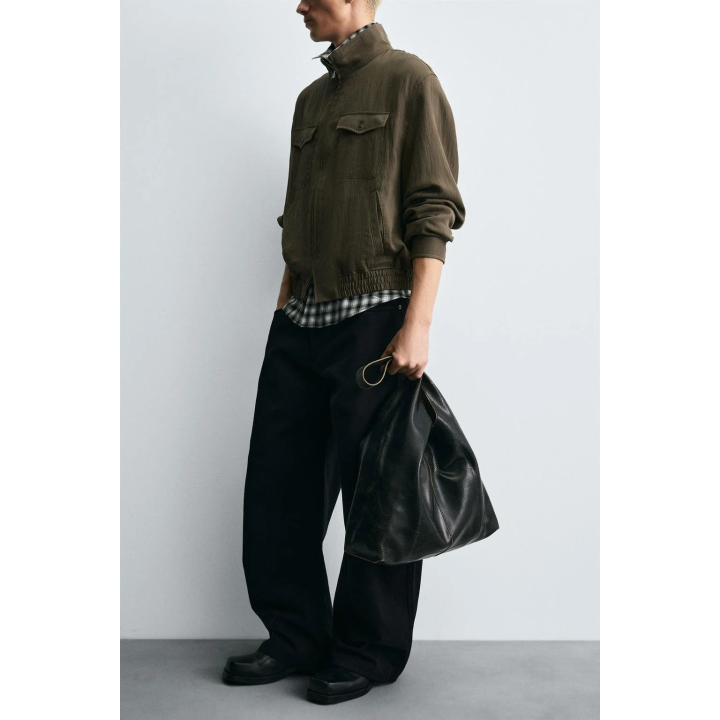 КУРТКА ИЗ СТРУЯЩЕЙСЯ ТКАНИ СВОБОДНОГО КРОЯ