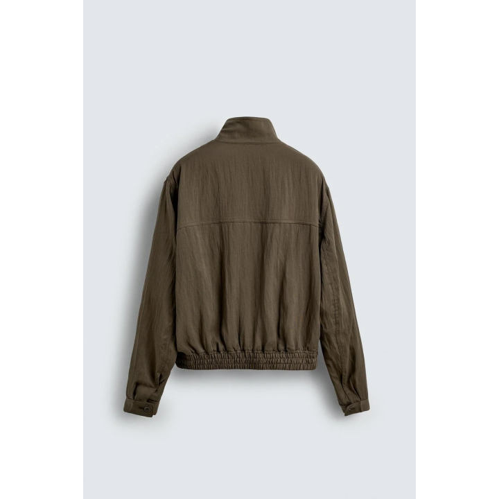 КУРТКА ИЗ СТРУЯЩЕЙСЯ ТКАНИ СВОБОДНОГО КРОЯ