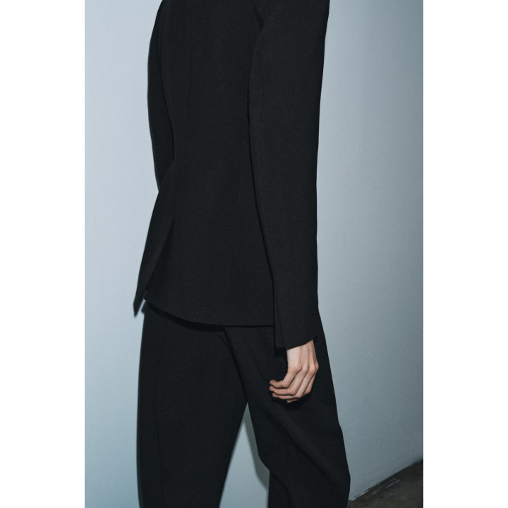 БЛЕЙЗЕР ОБЛЕГАЮЩЕГО КРОЯ С ДЕКОРАТИВНОЙ СТРОЧКОЙ — ZW COLLECTION