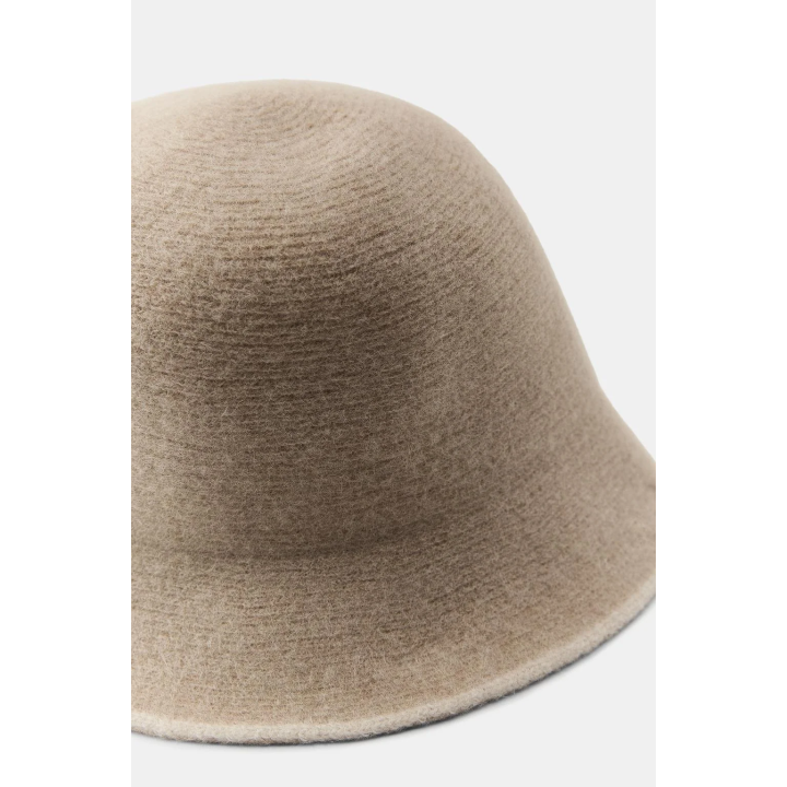 ШАПКА ИЗ СМЕСОВОЙ ШЕРСТИ С КОНТРАСТНЫМИ ЭЛЕМЕНТАМИ