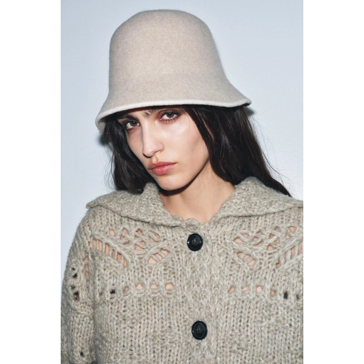 ШАПКА ИЗ СМЕСОВОЙ ШЕРСТИ С КОНТРАСТНЫМИ ЭЛЕМЕНТАМИ