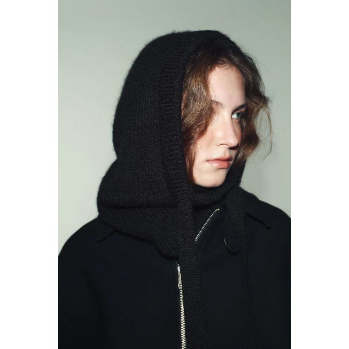 ТРИКОТАЖНЫЙ КАПЮШОН В РУБЧИК