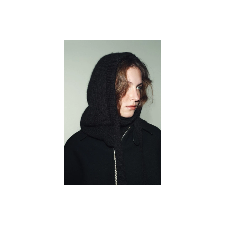 ТРИКОТАЖНЫЙ КАПЮШОН В РУБЧИК