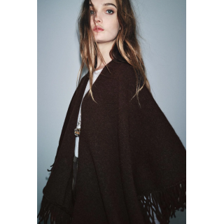 ТРИКОТАЖНАЯ НАКИДКА С БАХРОМОЙ