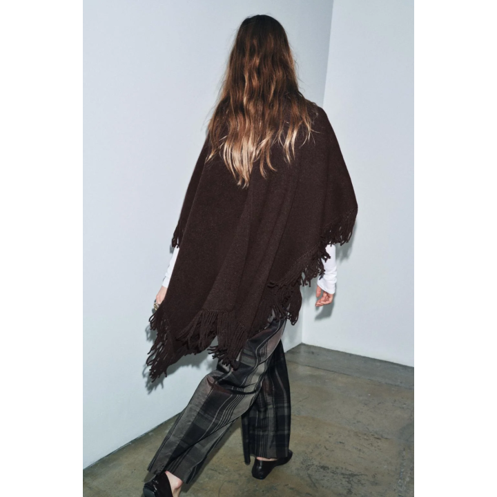 ТРИКОТАЖНАЯ НАКИДКА С БАХРОМОЙ