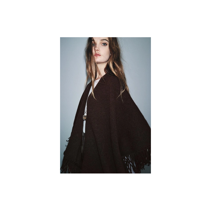 ТРИКОТАЖНАЯ НАКИДКА С БАХРОМОЙ