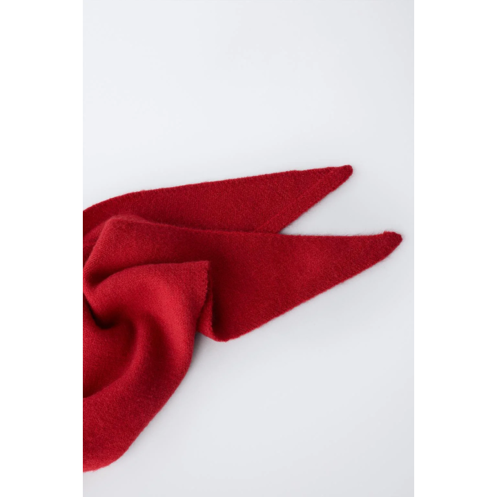 ТРЕУГОЛЬНЫЙ ПЛАТОК ИЗ ТОНКОГО ТРИКОТАЖА