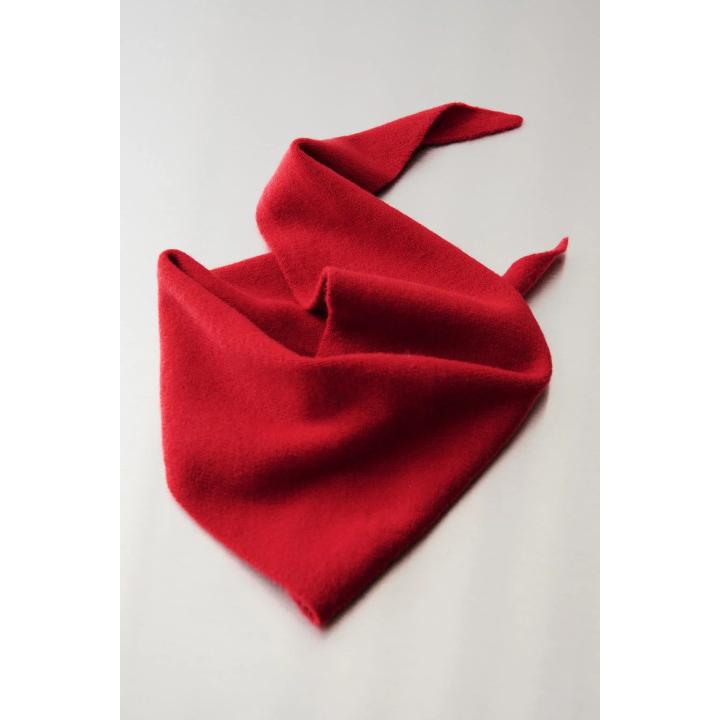 ТРЕУГОЛЬНЫЙ ПЛАТОК ИЗ ТОНКОГО ТРИКОТАЖА