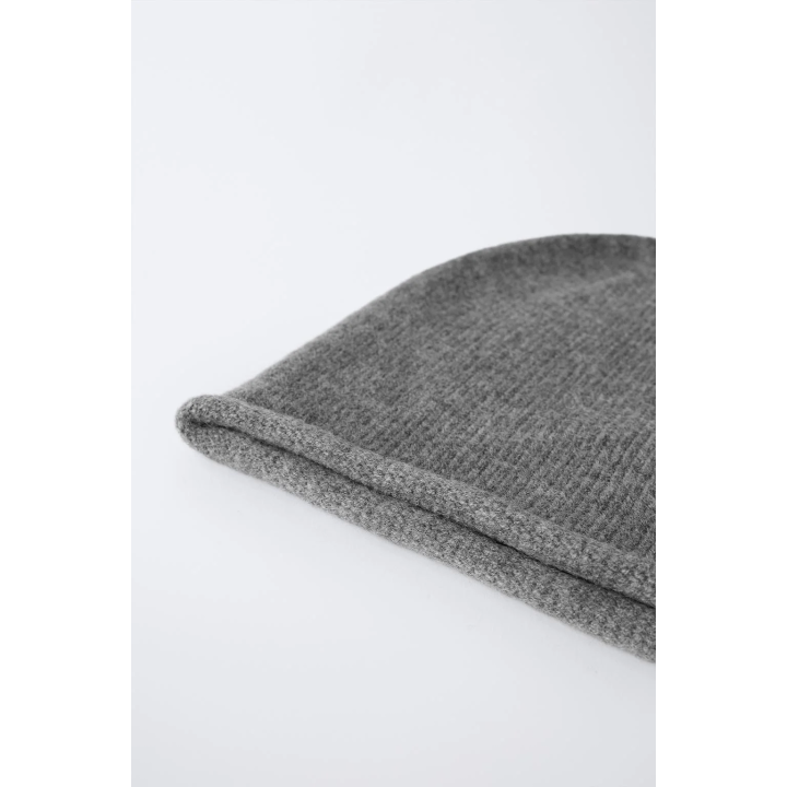 ШАПКА БИНИ ИЗ ШЕРСТЯНОЙ ПРЯЖИ