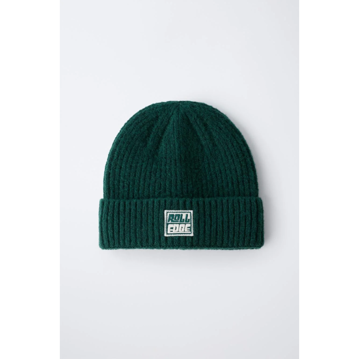 ТРИКОТАЖНАЯ ШАПКА С НАШИВКОЙ