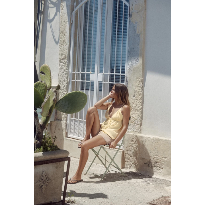 СТРУЯЩИЙСЯ ТОП НА БРЕТЕЛЯХ