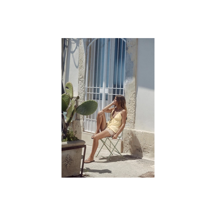 СТРУЯЩИЙСЯ ТОП НА БРЕТЕЛЯХ