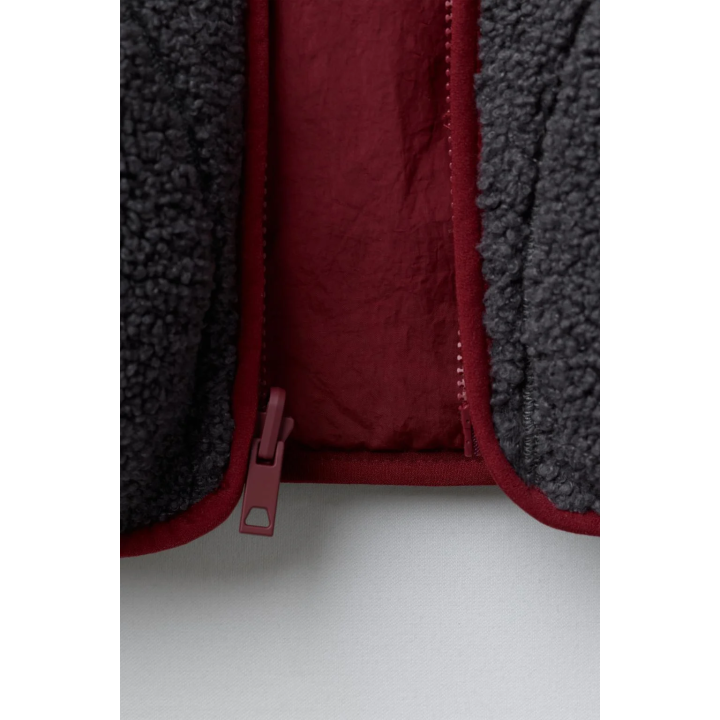 ДВУСТОРОННЯЯ НЕПРОМОКАЕМАЯ КУРТКА ИЗ ИСКУССТВЕННОЙ ОВЧИНЫ