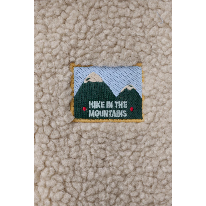 Полушубок из аккуратноподделанного меха с капюшоном и контрастной отделкой