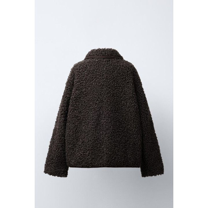 ПАЛЬТО ИЗ ИСКУССТВЕННОЙ ОВЧИНЫ С КОНТРАСТНОЙ ОТДЕЛКОЙ